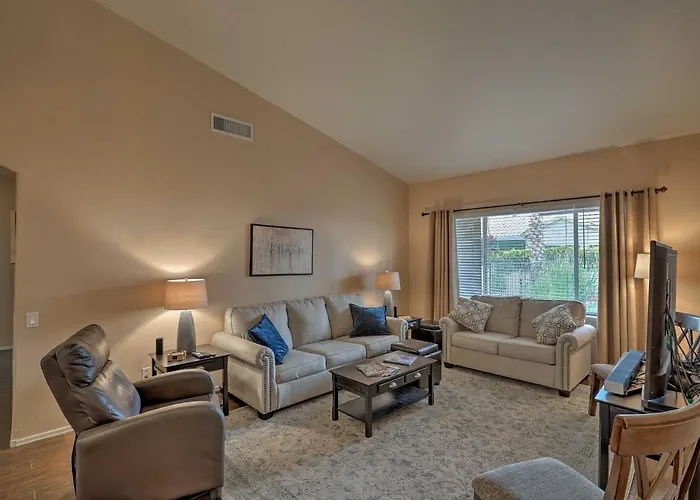 Getaway W/ Yard, Pool, Hot Tub + Gas Grill!