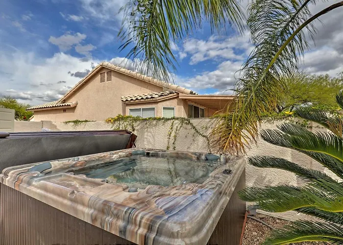 Getaway W/ Yard, Pool, Hot Tub + Gas Grill! Holiday home *