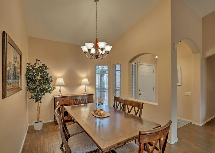 Getaway W/ Yard, Pool, Hot Tub + Gas Grill!