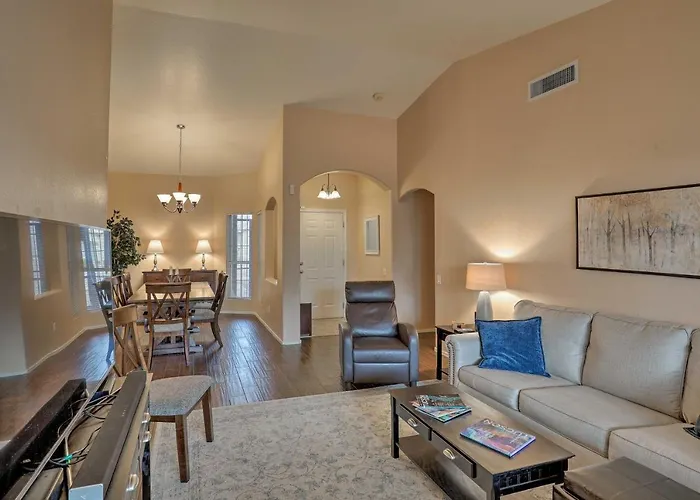 Holiday home Getaway W/ Yard, Pool, Hot Tub + Gas Grill!