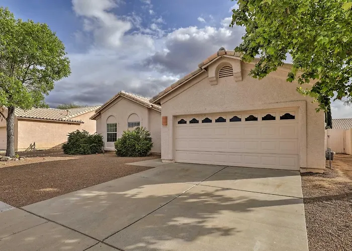 Getaway W/ Yard, Pool, Hot Tub + Gas Grill! Holiday home *