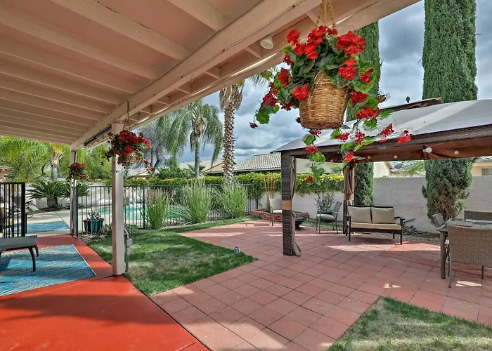 Holiday home Getaway W/ Yard, Pool, Hot Tub + Gas Grill! Tucson
