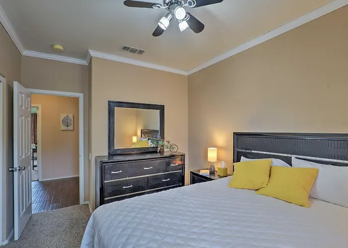 Getaway W/ Yard, Pool, Hot Tub + Gas Grill! Holiday home