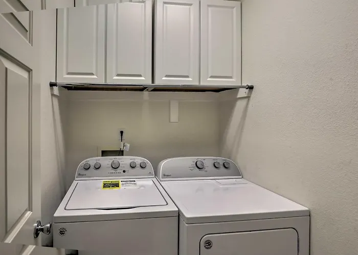 Getaway W/ Yard, Pool, Hot Tub + Gas Grill! Tucson