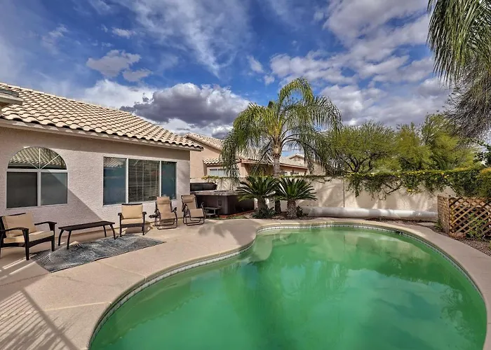 Getaway W/ Yard, Pool, Hot Tub + Gas Grill! * Tucson