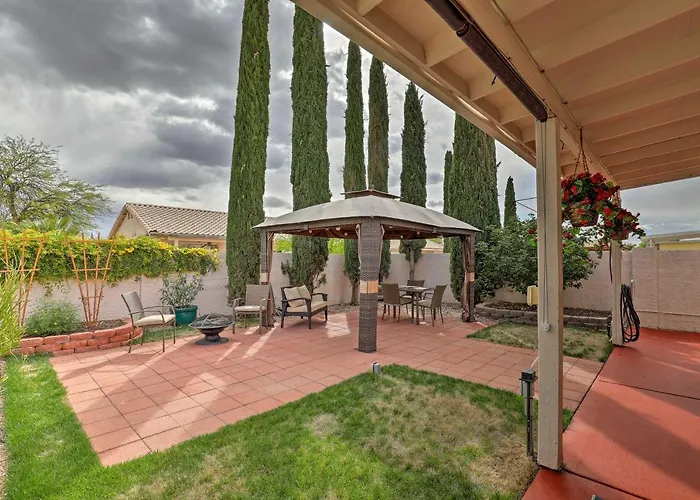 Holiday home Getaway W/ Yard, Pool, Hot Tub + Gas Grill! *