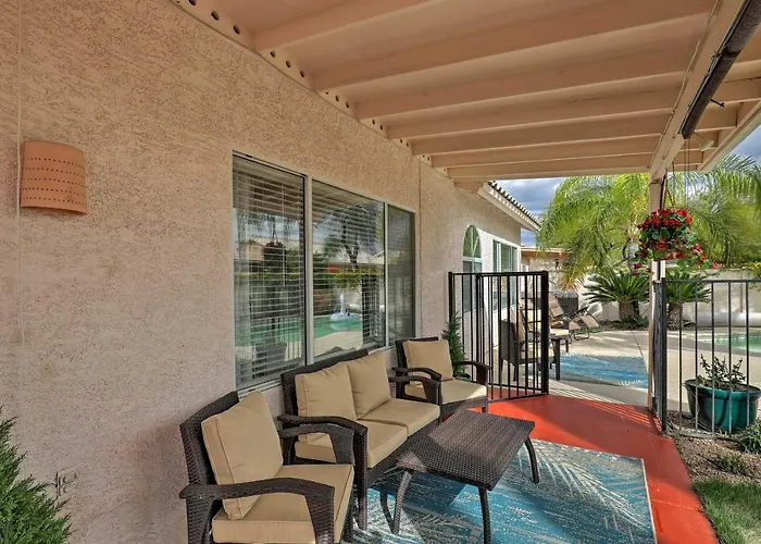 Holiday home Getaway W/ Yard, Pool, Hot Tub + Gas Grill! Tucson
