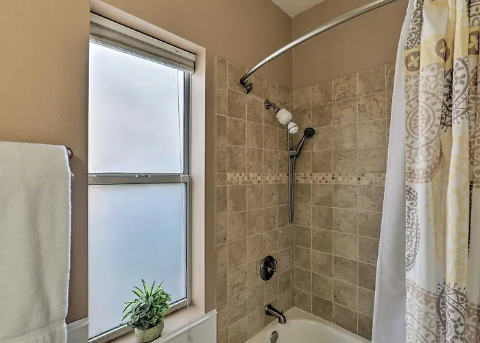 Getaway W/ Yard, Pool, Hot Tub + Gas Grill! * Tucson