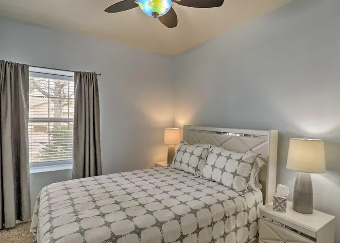 Getaway W/ Yard, Pool, Hot Tub + Gas Grill! Holiday home *