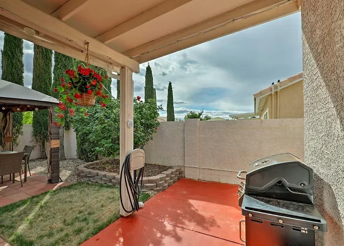Getaway W/ Yard, Pool, Hot Tub + Gas Grill! Holiday home *