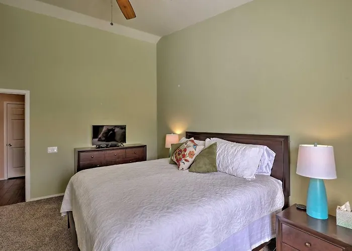 Getaway W/ Yard, Pool, Hot Tub + Gas Grill! Tucson